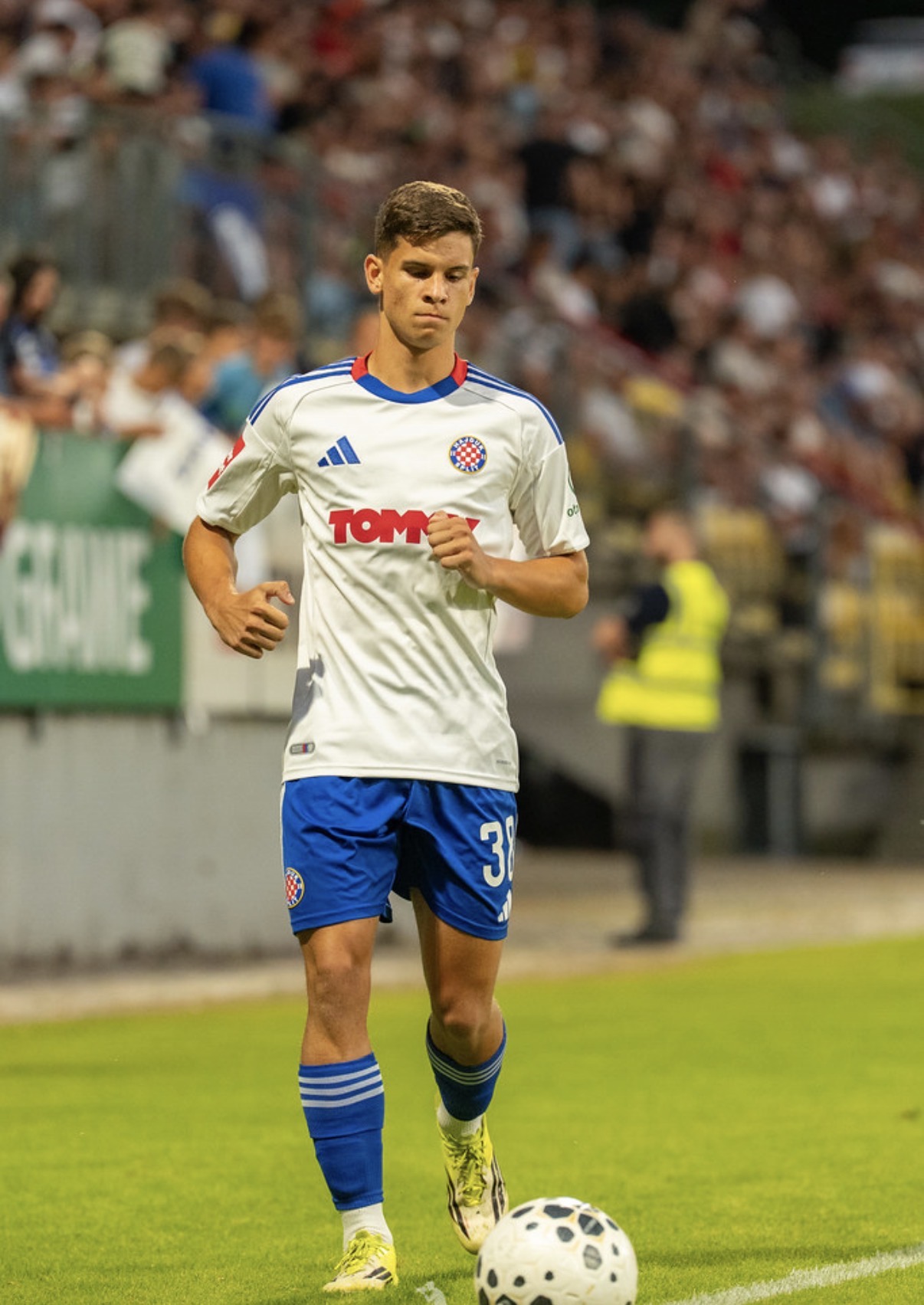 Hajduk je končal 679-dnevni post: Derbi na Poljudu v dežju in kaosu se je končal z 2:1 za Hajduk
